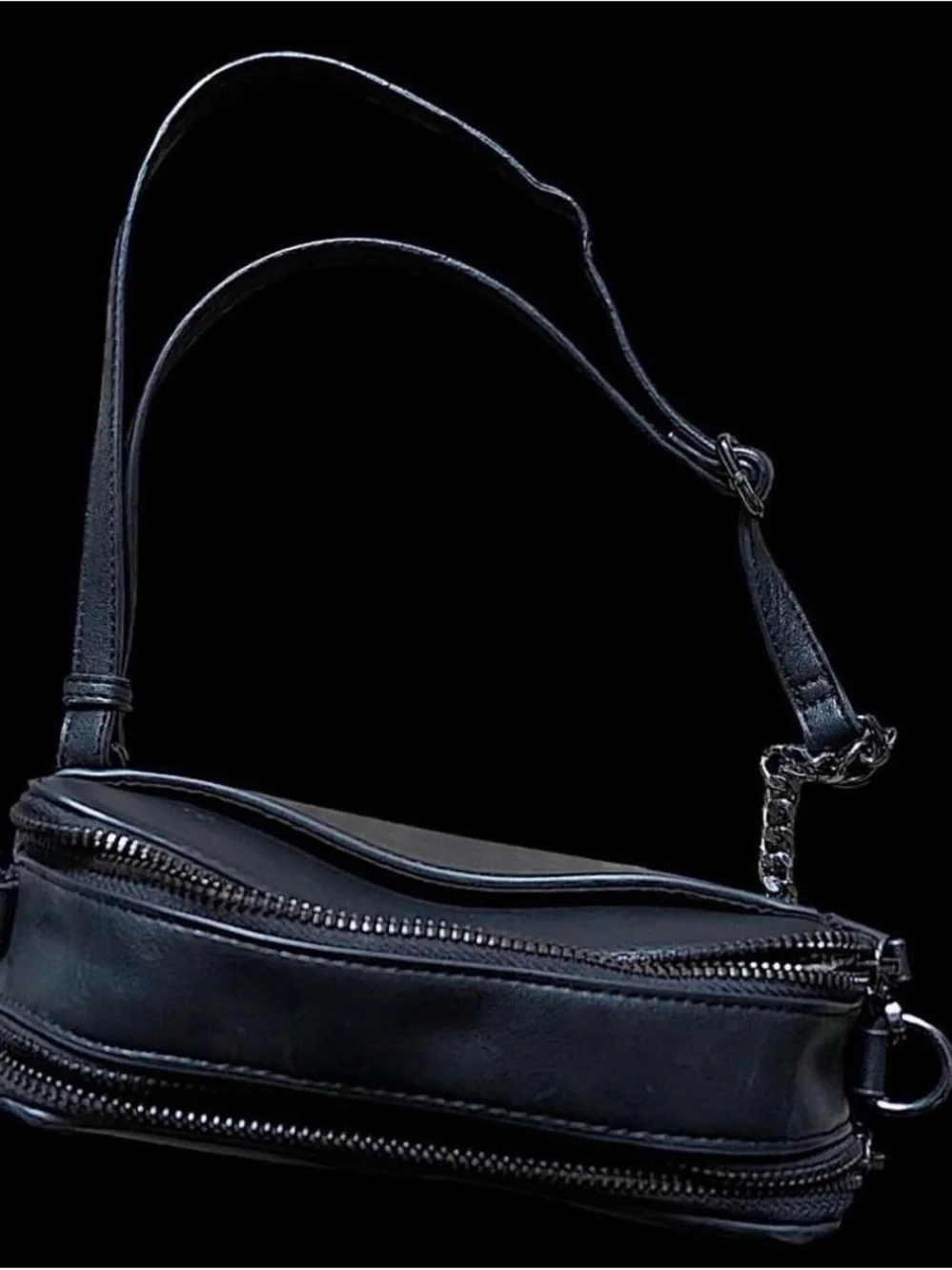 Quilted Guess Black Crossbody Bag with Chain Strap